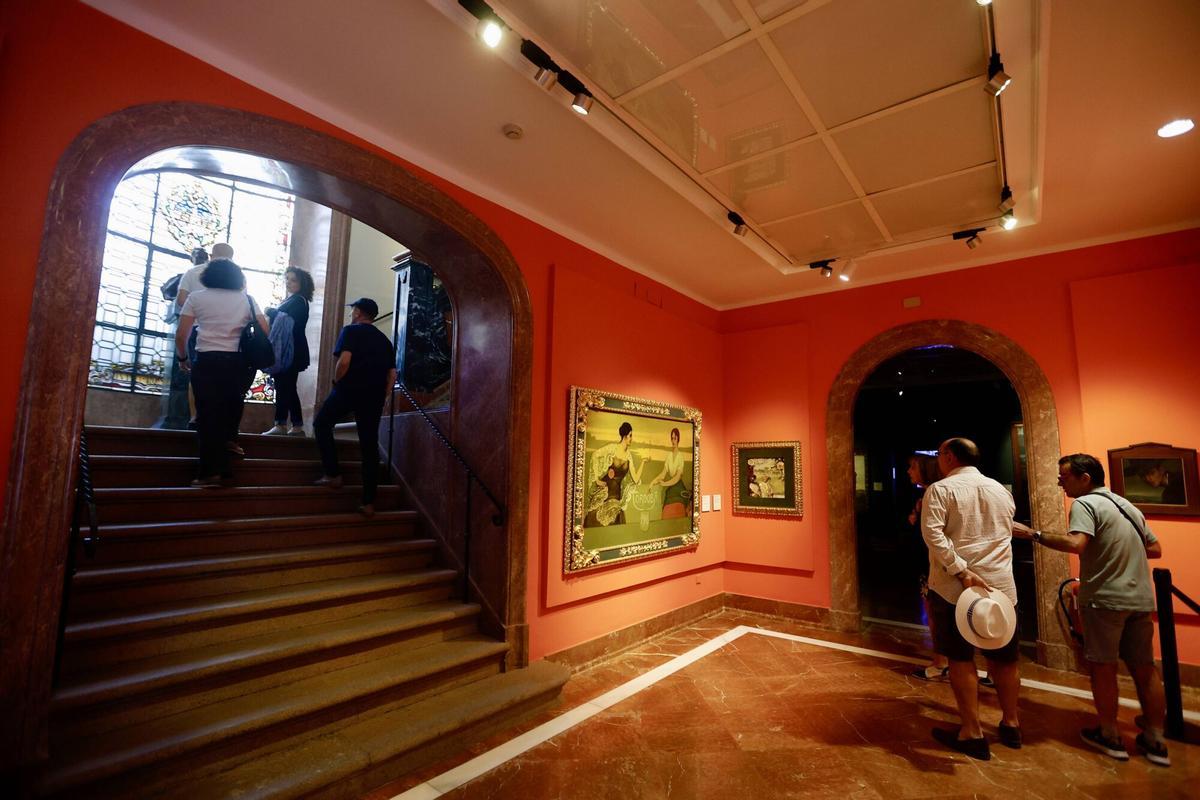 Acceso al Museo Julio Romero de Torres desde la planta baja.