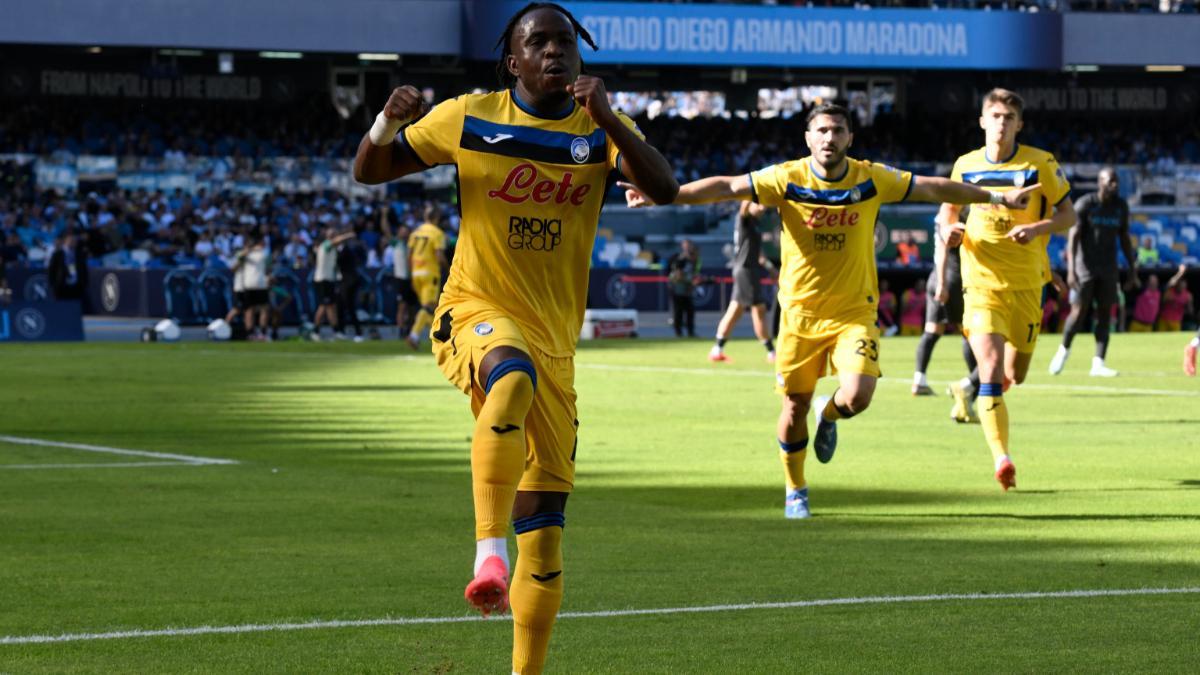 Lookman fue el héroe de la victoria en el Diego Armando Simeone