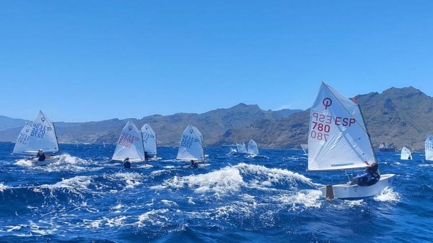 Los participantes de la Regata Internacional Las Teresitas, ayer en Tenerife . | | RFCV