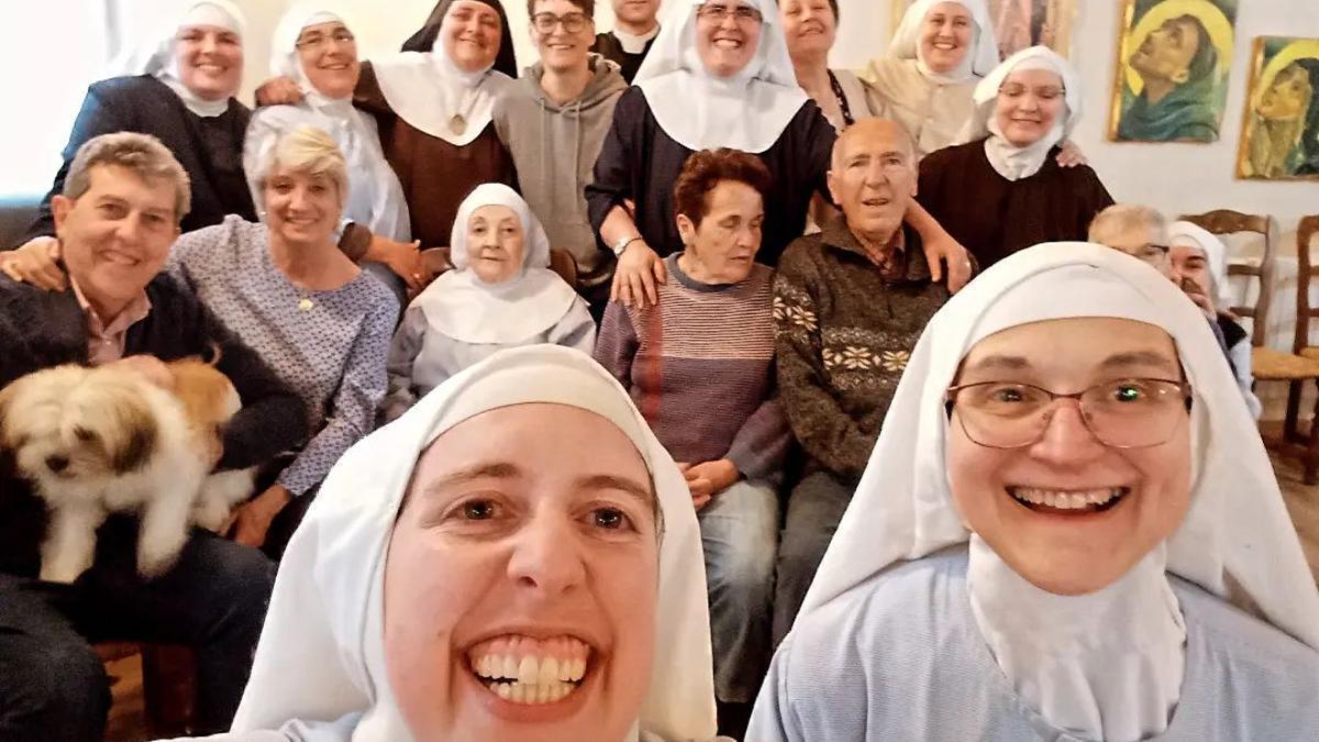 Varias de las monjas cismáticas, durante su encierro en el convento de Belorado.