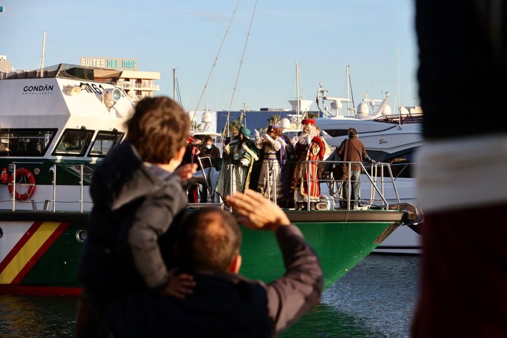 Gran expectación en Alicante para ver a los Reyes Magos