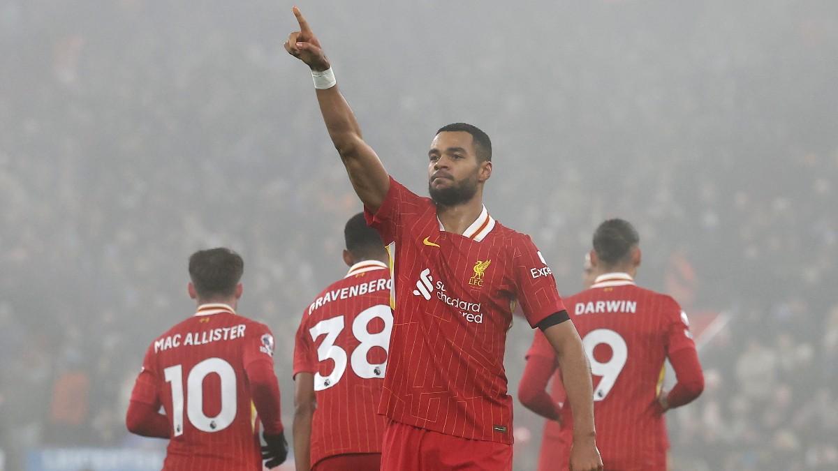 Cody Gakpo celebra el gol ante el Leicester