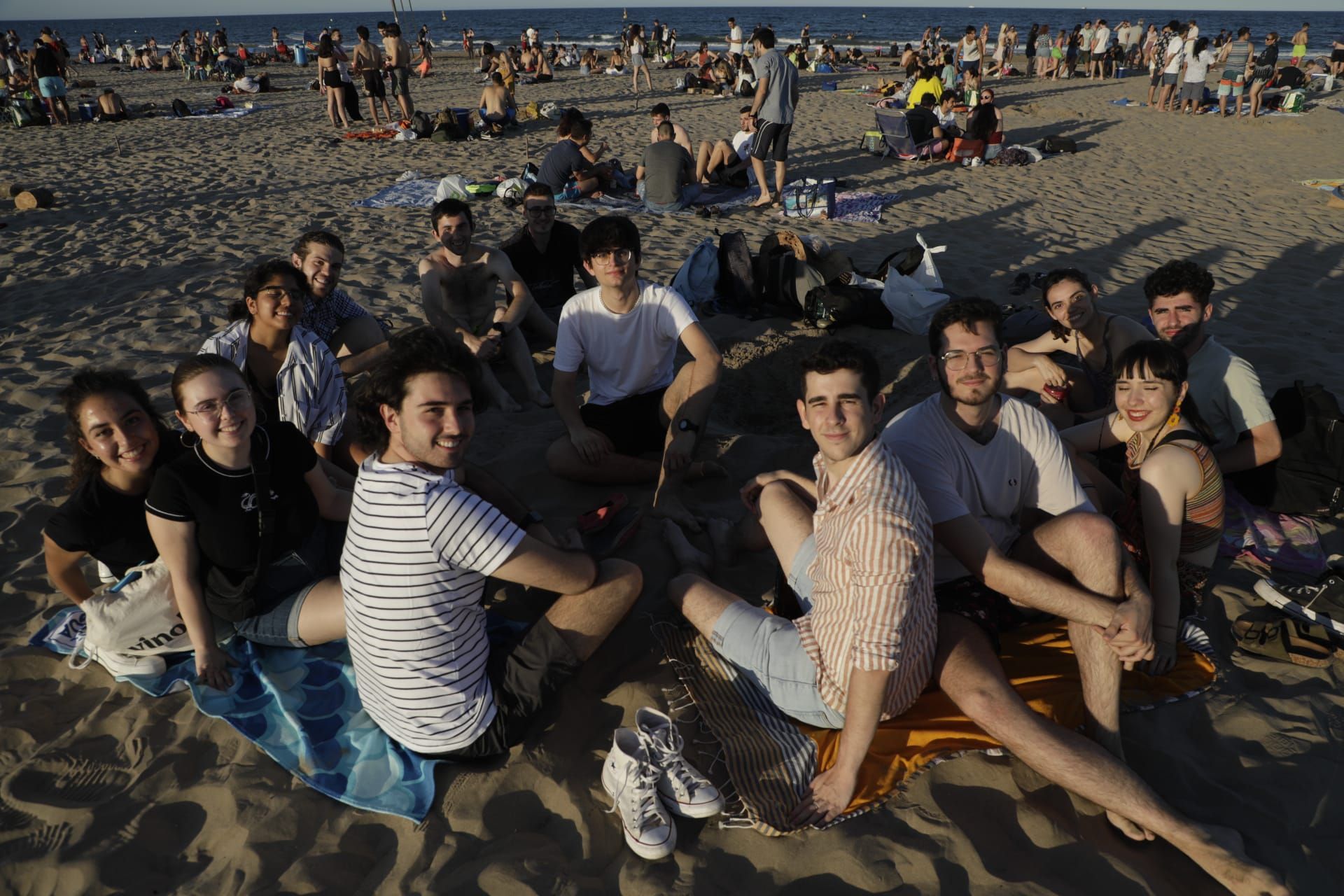 València inunda sus playas en el primer San Juan poscovid