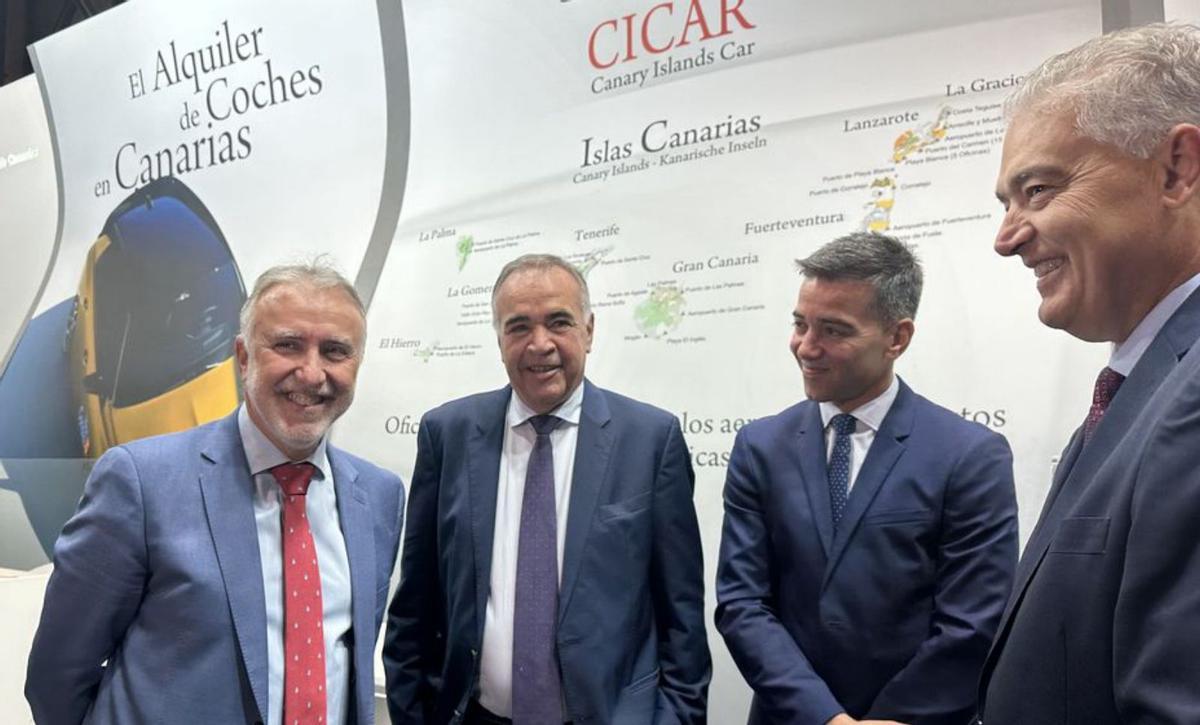 Visita al stand de CICAR del ministro Ángel Víctor Torres. lp/dlp