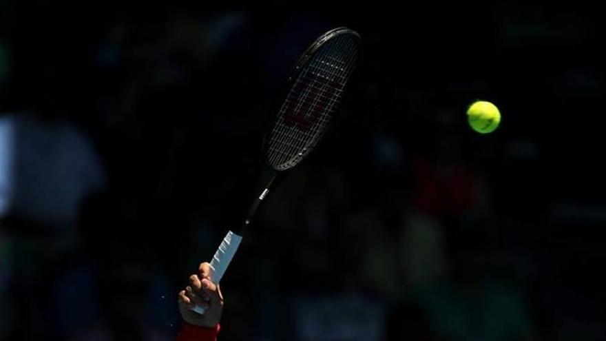 Federer derrota en tres sets al australiano Duckworth