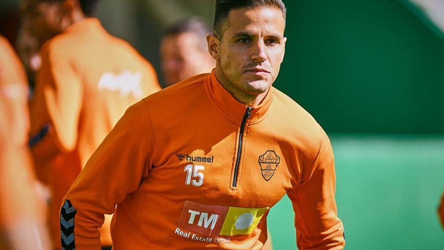 Luismi, en un entrenamiento con el Elche