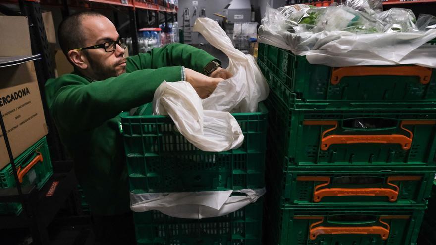 Entrega de alimentos de Mercadona a Proyecto Hombre en Málaga