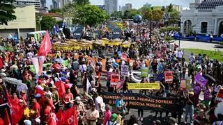 Miles de manifestantes protestan en Brasil contra la cumbre del clima