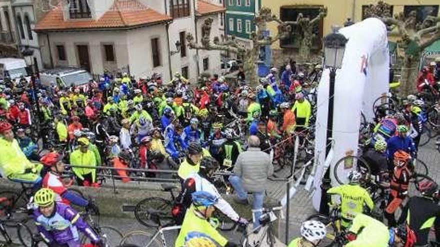 El momento de la salida en Candás.