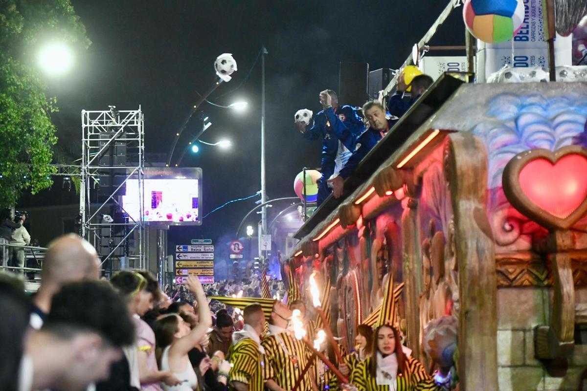 Las mejores imágenes del desfile del Entierro de la Sardina
