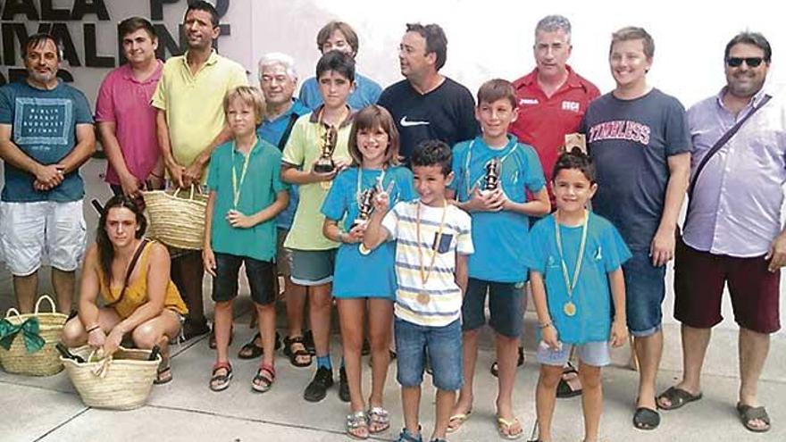 Jugadores premiados en el torneo de Blitz que se disputó en Algaida.
