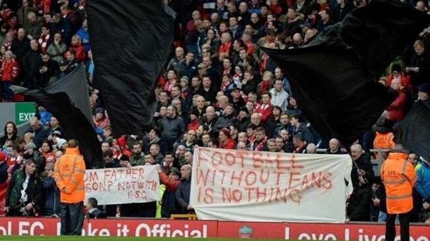 Protesta en Liverpool por el precio de las entradas.