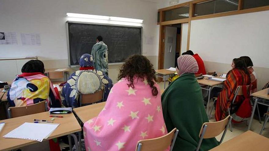 Los estudiantes, en una imagen del mes pasado, cuando acudieron a clase con mantas para pedir la calefacción