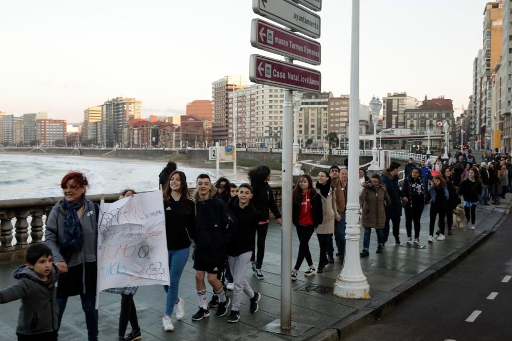 Cadena humana contra el racismo y la xenofobia