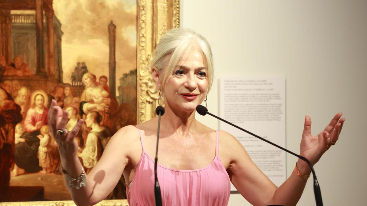 La consejera de Cultura y Deporte en funciones, Patricia del Pozo, interviene durante la inauguración de la exposición 'La belleza del conocimiento'.
