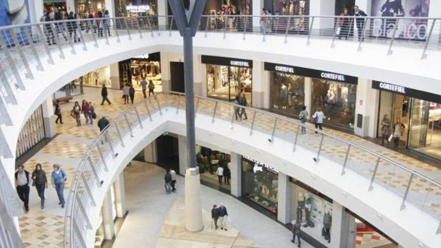 Panorámica del interior del centro comercial Espacio Coruña. / eduardo vicente