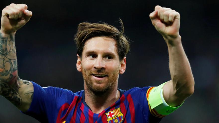 Messi celebrant la victòria contra el Manchester United a quarts de final