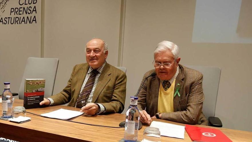 De izquierda a derecha, Juan Luis Rodríguez-Vigil e Ignacio García-Arango, ayer, en el Club Prensa Asturiana.