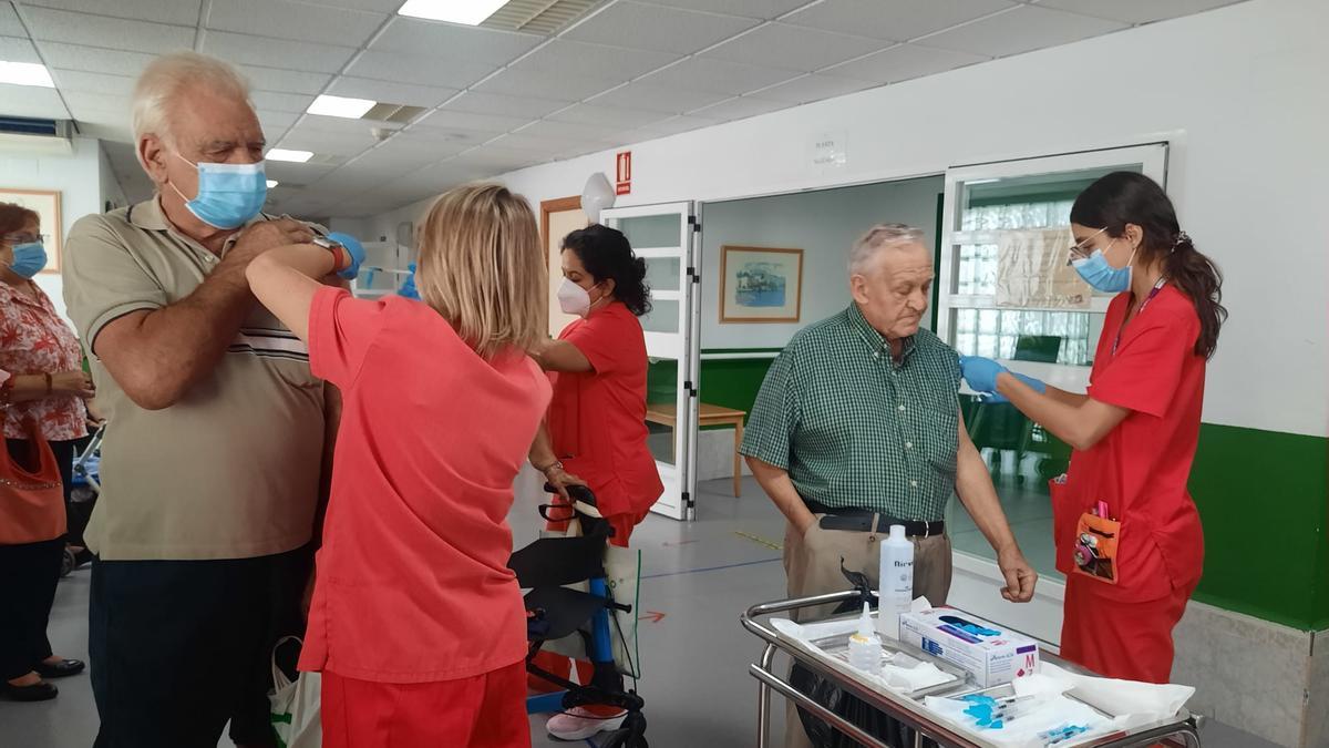 Imagen del pasado lunes del inicio de la cuarta dosis de la vacuna contra el covid en residencias de mayores