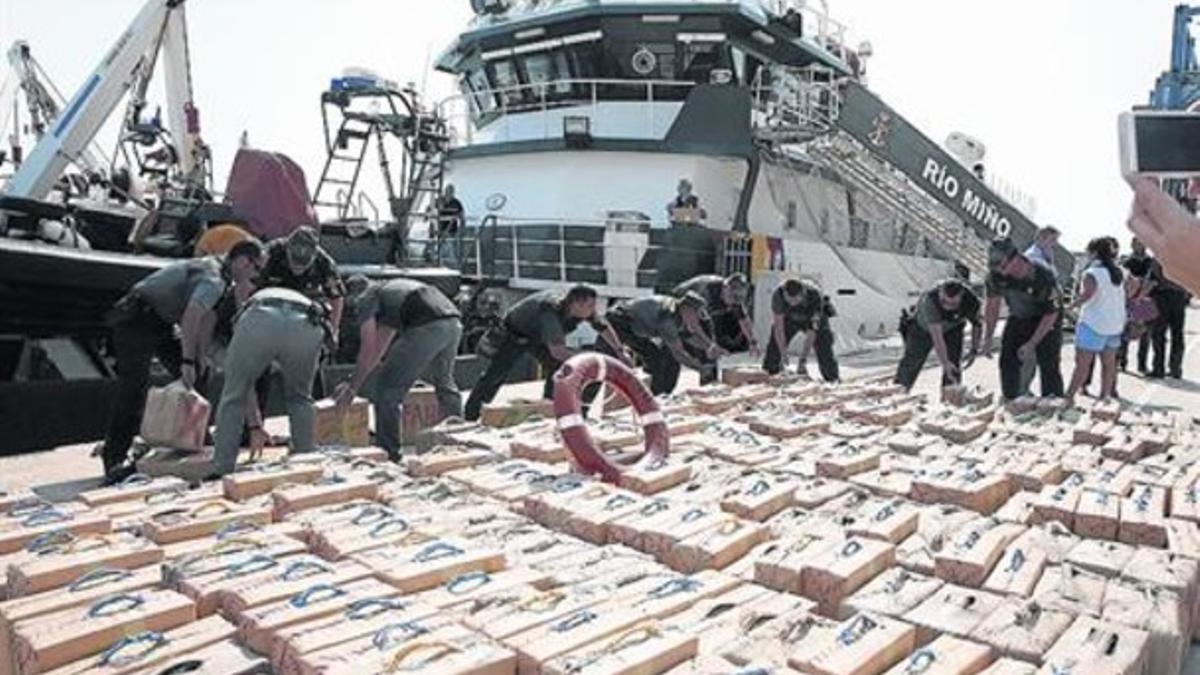 La Guardia Civil intervino más de 13.000 kilogramos de hachís en el Mar de Alborán.