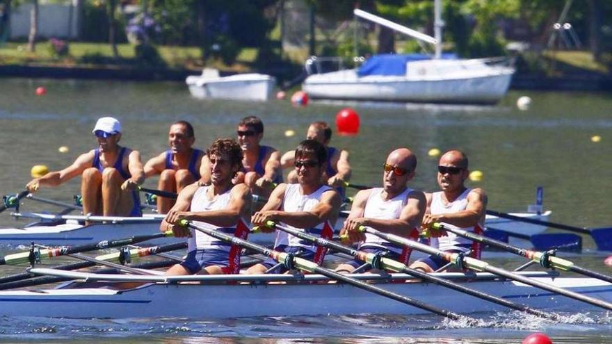 Doble Scull masculino de Banyoles de Girona, en plena competición. // FdV