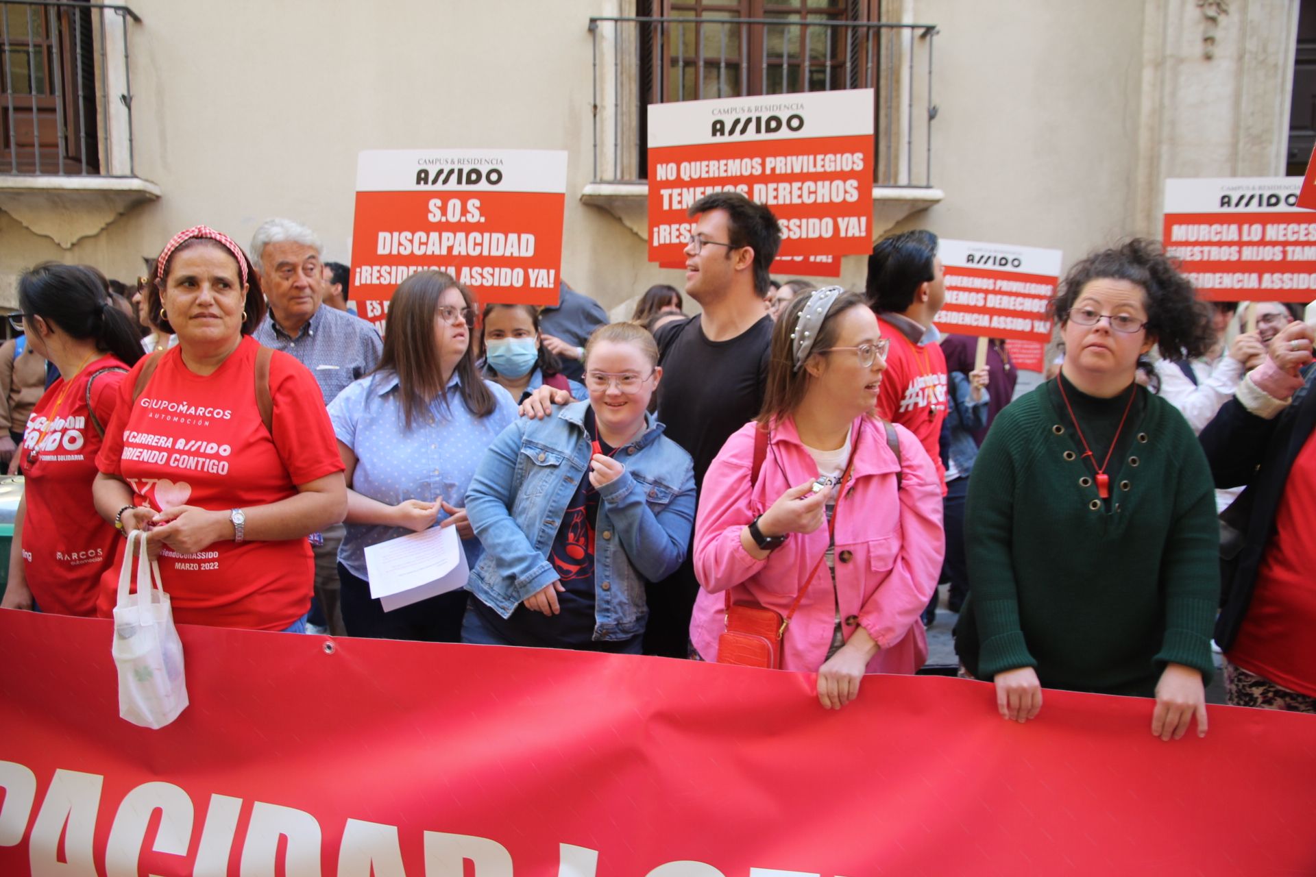 Concentración de Assido en Murcia ante la CHS