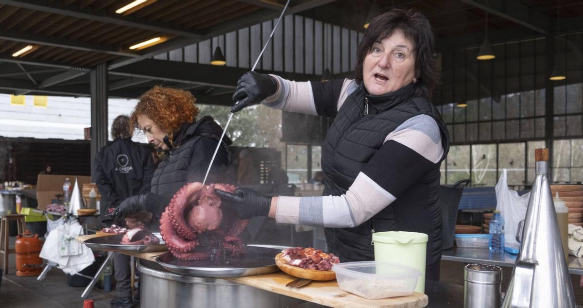 Una de las pulpeiras que asistió a la primera feria del año en la ciudad. |  Roi Cruz
