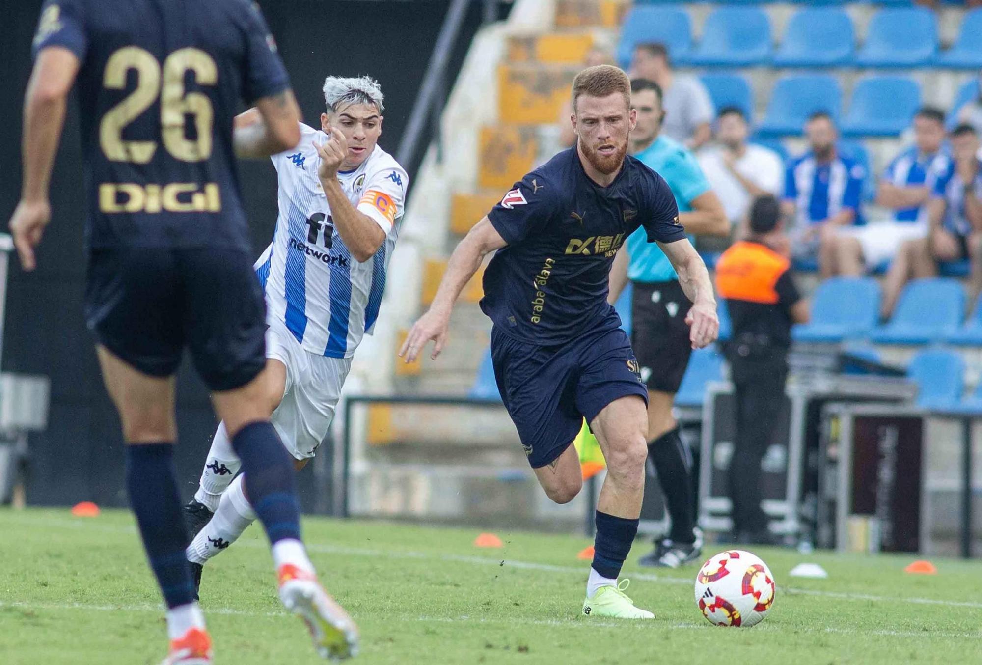 El Hércules celebra el 50 aniversario del Rico Pérez ganando el Trofeo Ciudad de Alicante ante el Alavés