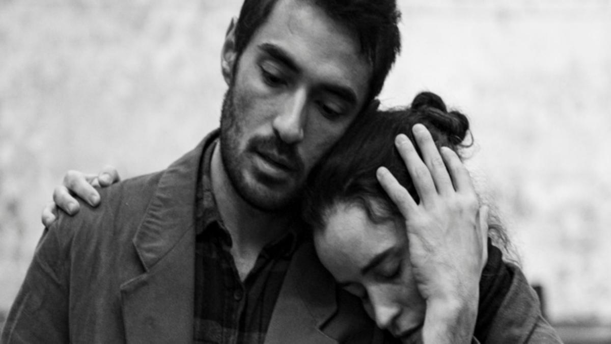 Los bailarines Akira Yoshida y Lali Ayguadé, en el cartel anunciador de su nueva pieza, 'Together to get there’