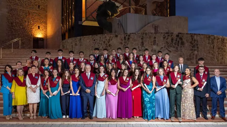 Noche de celebración para 43 bachilleres del Colegio Arenas