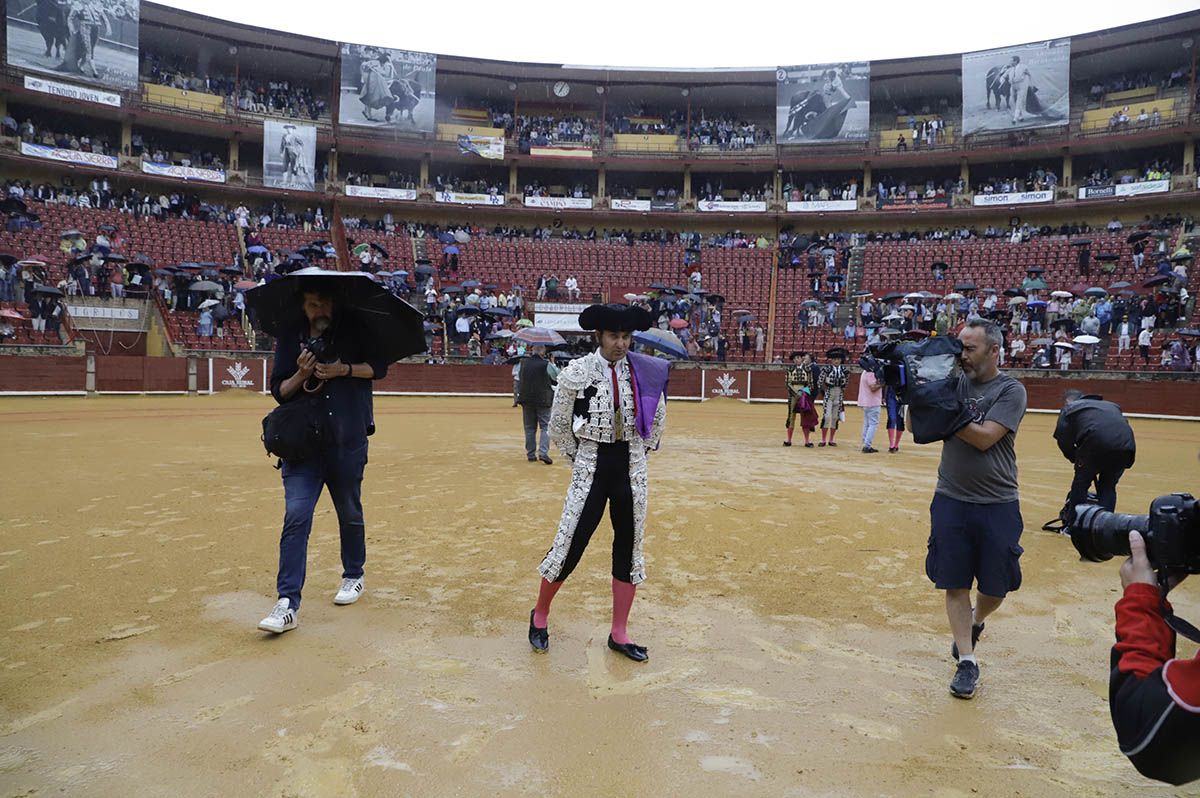 El aplazamiento de la corrida de Domingo Hernández en Córdoba, en imágenes