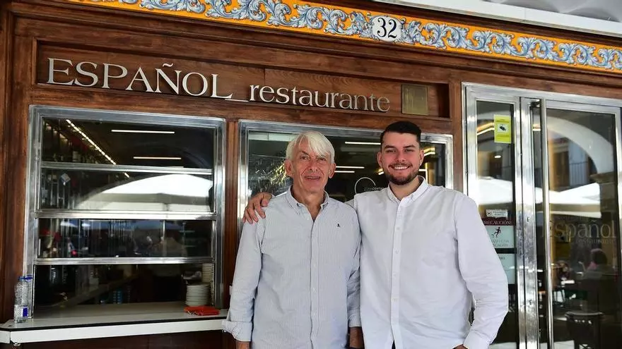 Vídeo | Habla Álvaro Valencia, tercera generación del bar Español, que lleva más de 100 años en la plaza Mayor de Plasencia