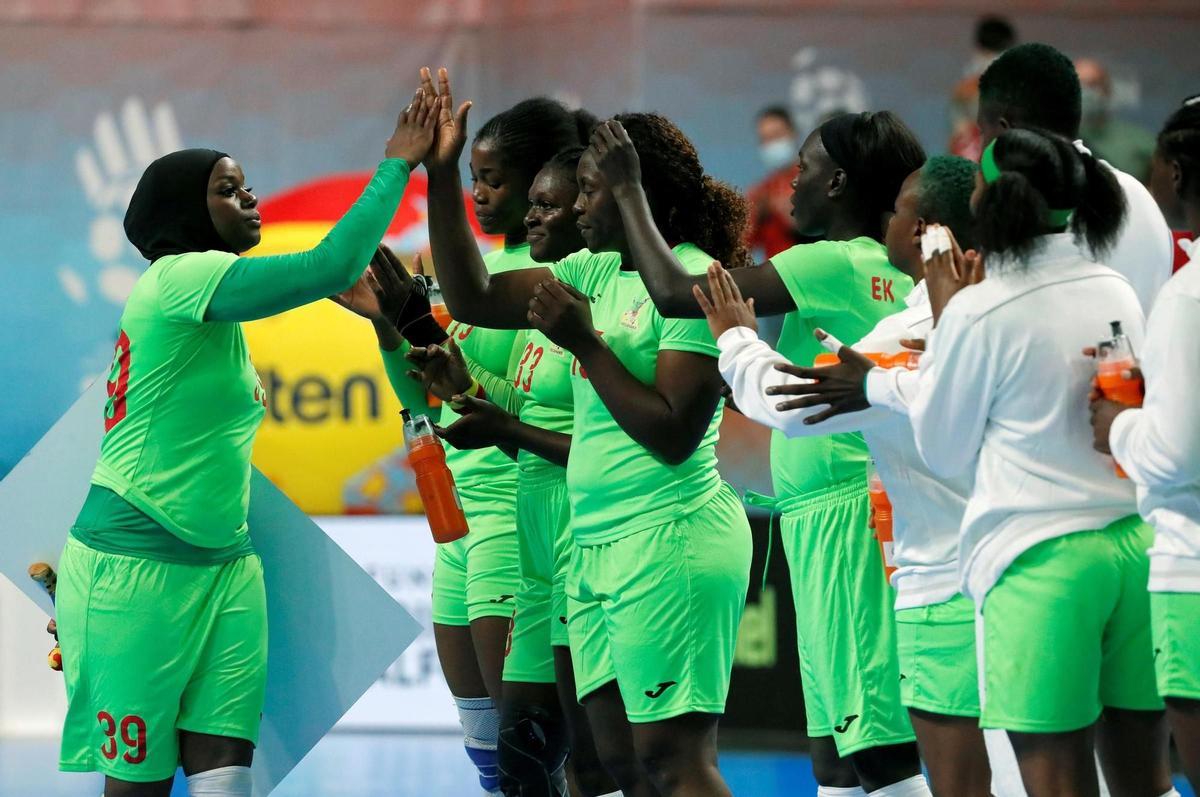 S’escapen quatre jugadores de la selecció femenina d’handbol del Camerun S’escapen quatre jugadores de la selecció femenina d’handbol del Camerun
