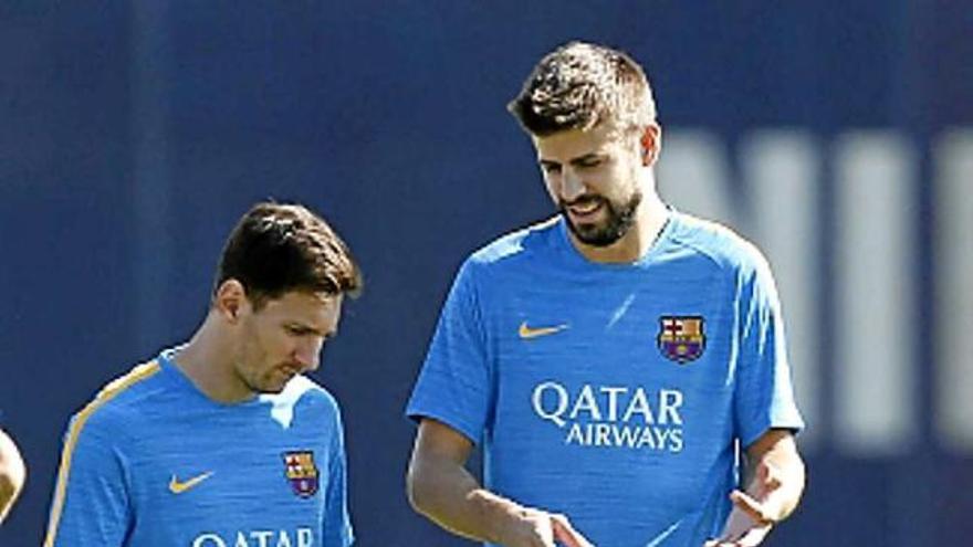 Messi i Piqué dialoguen