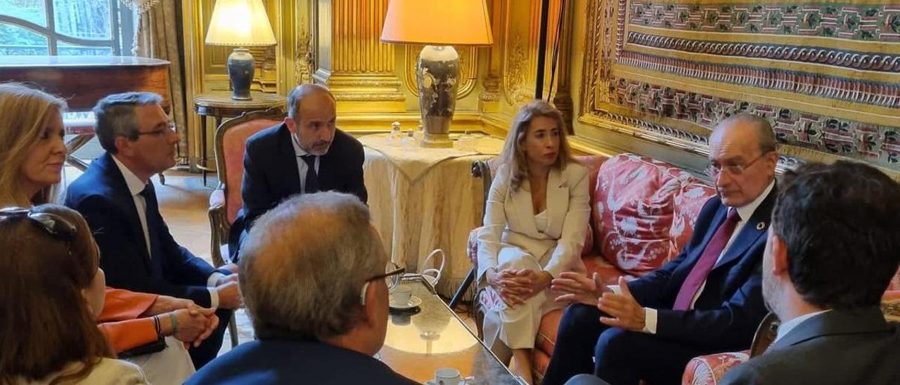 Reunión de la delegación española en París.