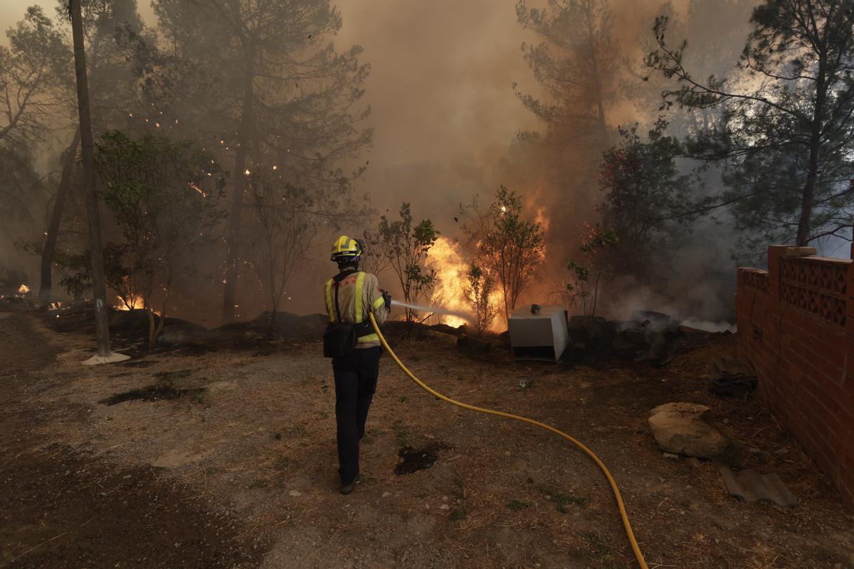 El incendio en El Pont de Vilomara, en imágenes