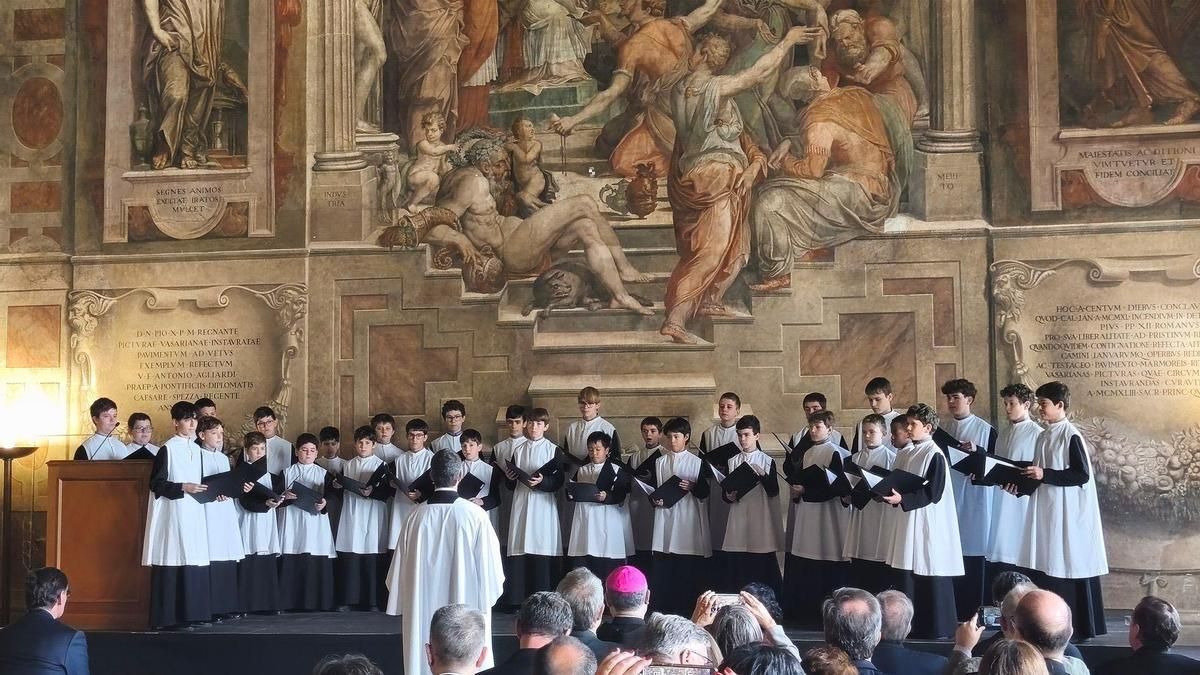Las voces celestiales de la Escolanía de Montserrat despiden la expedición musical catalana en Roma
