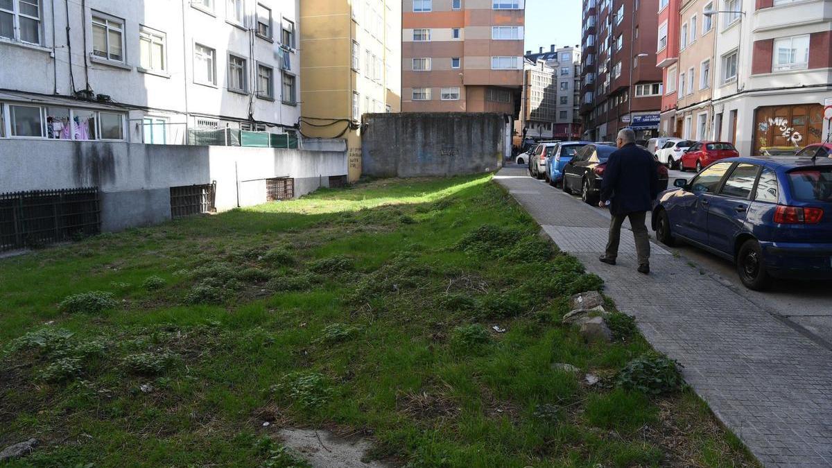 Una parcela abandonada en la calle San Diego.