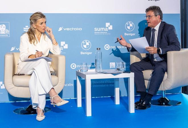 Yolanda Díaz participa en el Foro Información