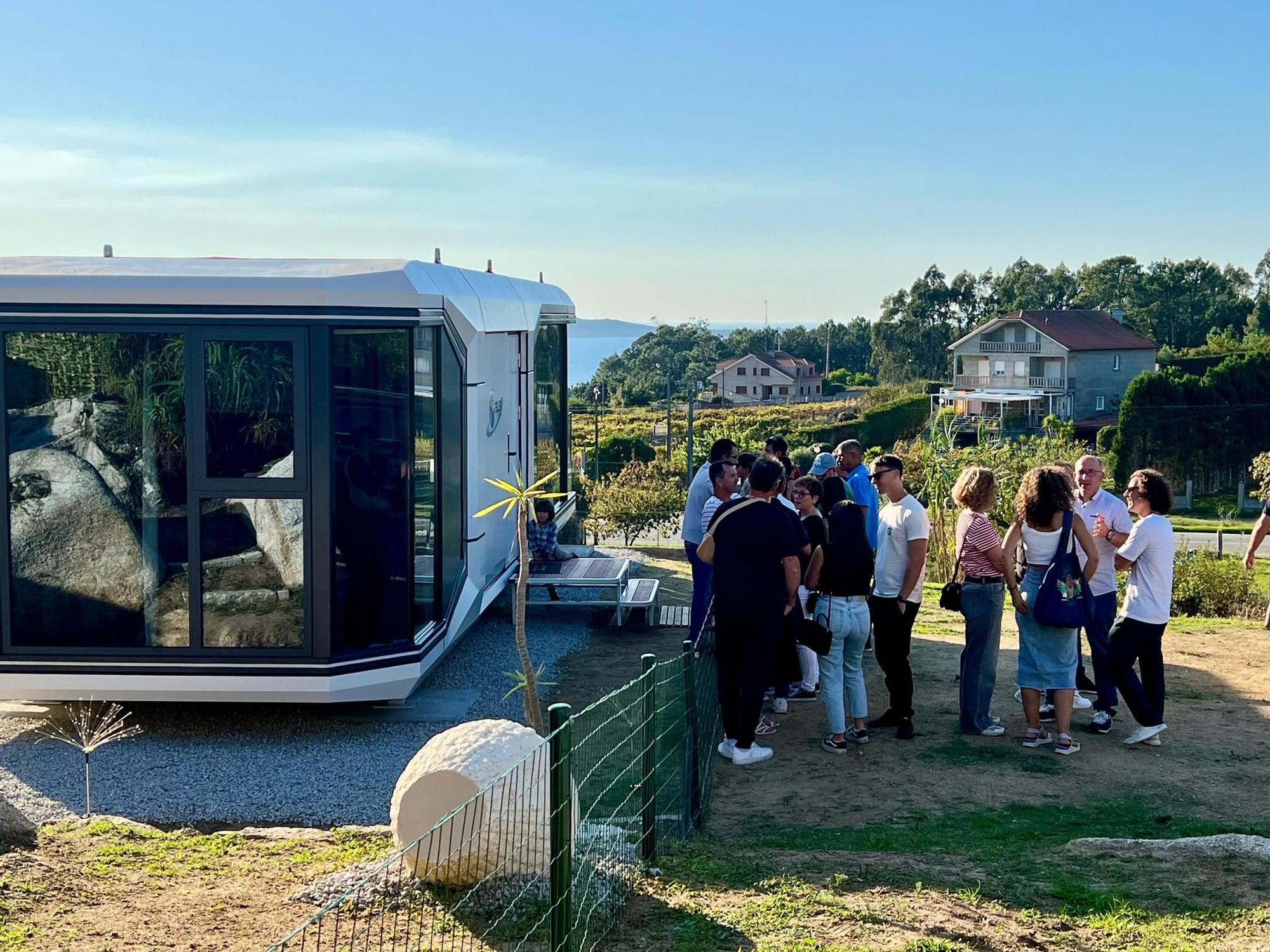 La presentación de las casas cápsula, en O Grove.