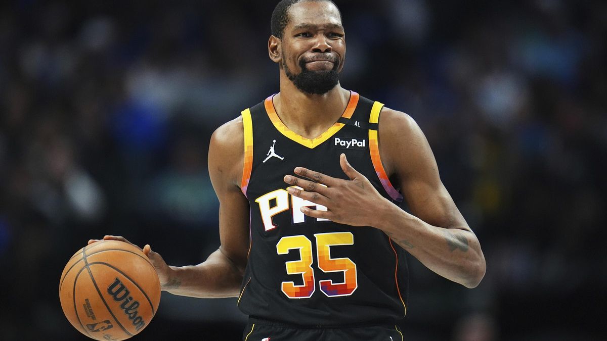 Kevin Durant, en un partido con los Suns.