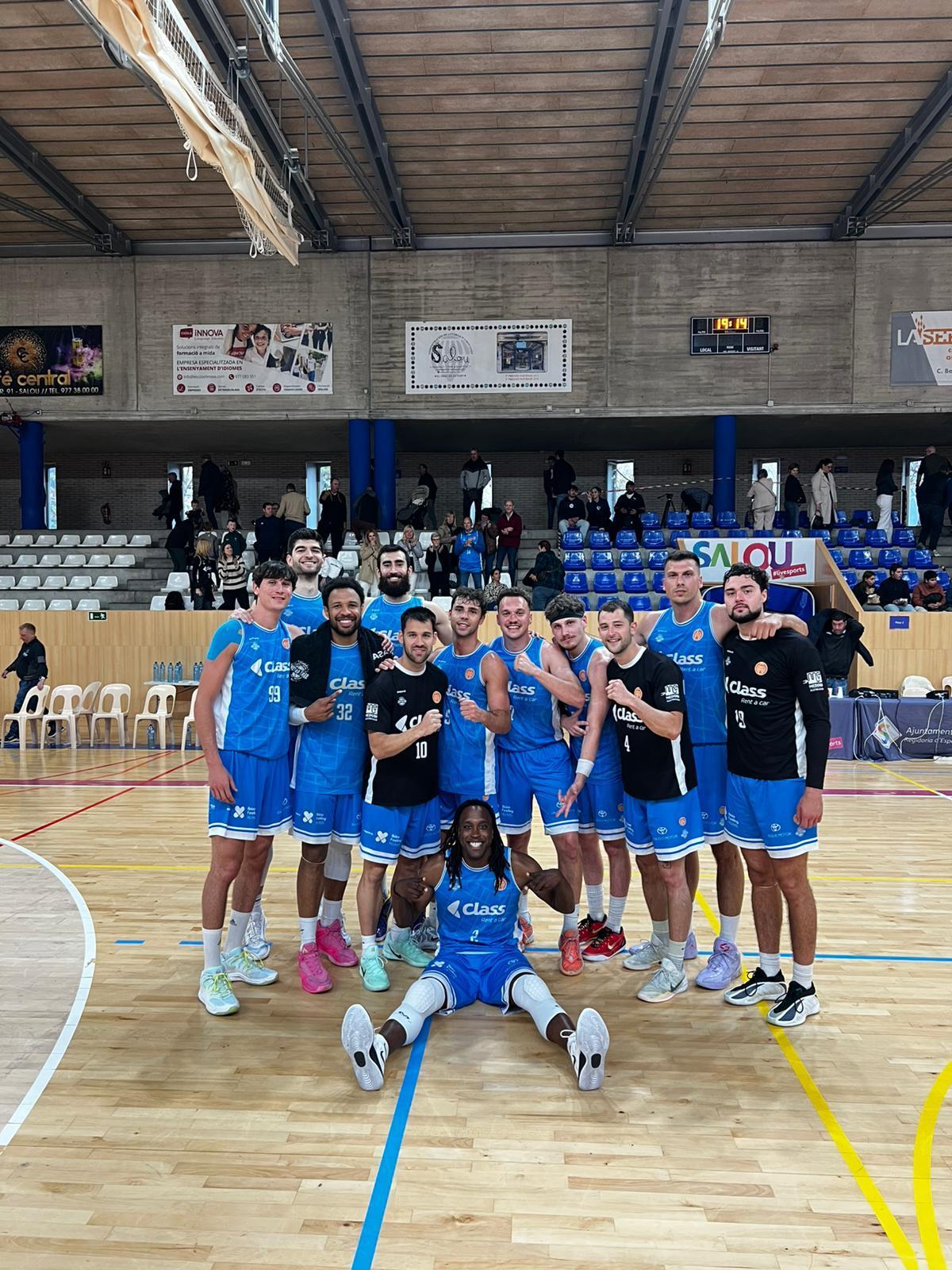 Los jugadores del Class celebran la importante victoria conseguida en Salou.