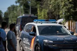 Multan a un policía por no impedir un consumo de cocaína en Gran Canaria: prestó su carnet profesional para preparar la droga