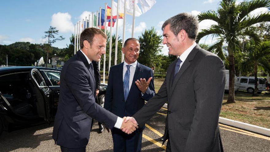 Fernando Clavijo Batlle recibe junto a Rodolphe Alexandre presidente de la región de Guayana a Emmanuel Macron presidente de la República Francesa durante la conferencia de la regiones ultraperiféricas de Europa