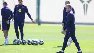 Hansi Flick aparece en el Tito Vilanova de la CE junto a José Ramón de la Fuente.