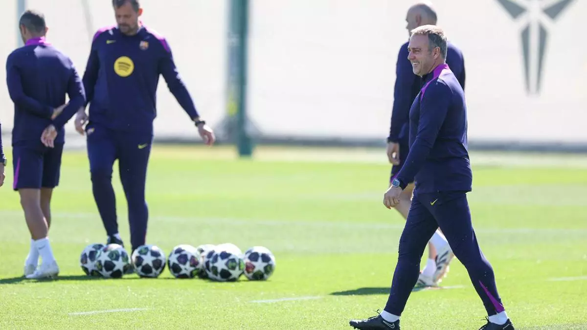 Hansi Flick aparece en el Tito Vilanova de la CE junto a José Ramón de la Fuente.