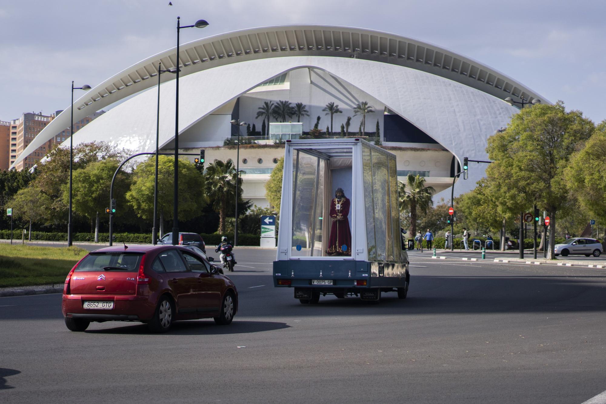 El Cristo de Medinaceli recorre València con el Maremovil