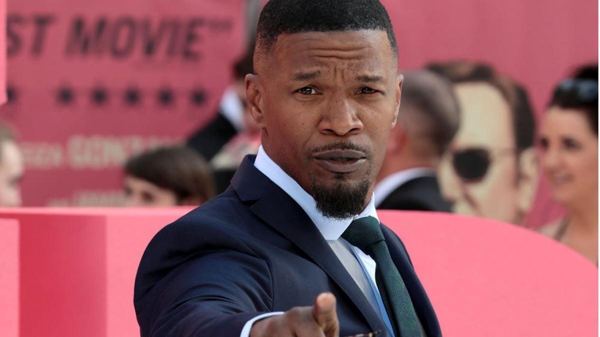 Jamie Foxx saluda a la cámara