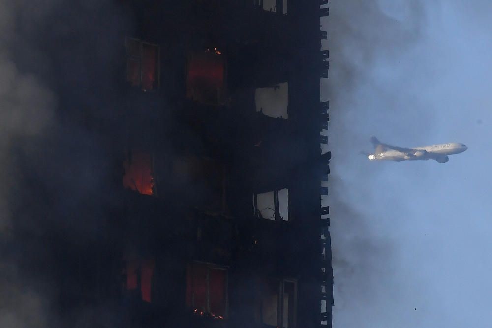 Incendio en un edificio de 24 plantas en Londres