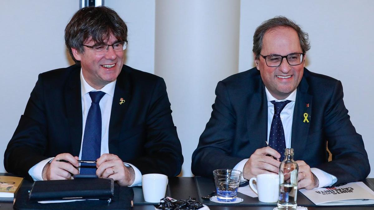 Carles Puigdemont y Quim Torra durante una reunión de JxCat en Bruselas, el pasado 21 de enero.